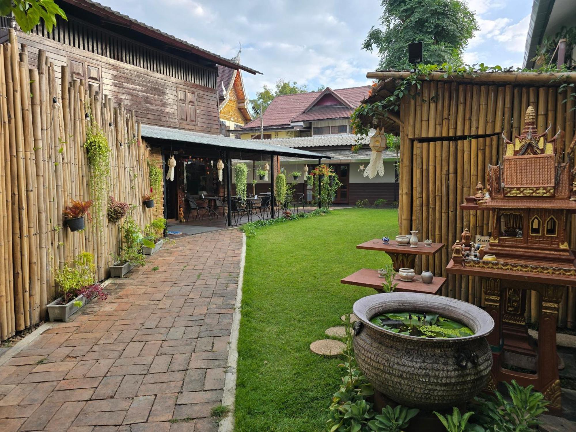 The Old City Rooms Chiang Mai Buitenkant foto